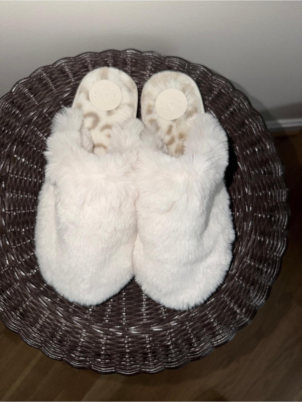 Anthropology Cozy Faux Fur Slide Slippers - Soft Cream, New